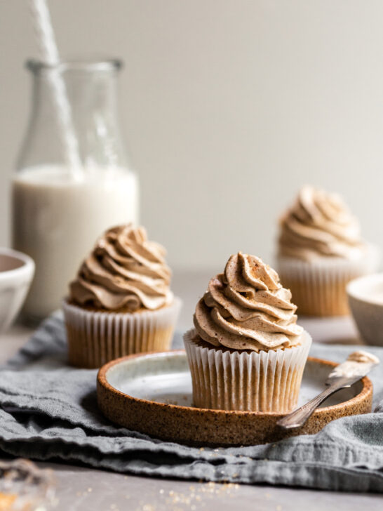 Vegan Banana Cupcakes with Cinnamon Frosting